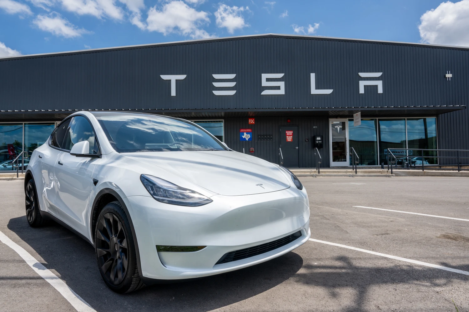 Tesla Launches Fully Autonomous Driving Beta in Select Markets